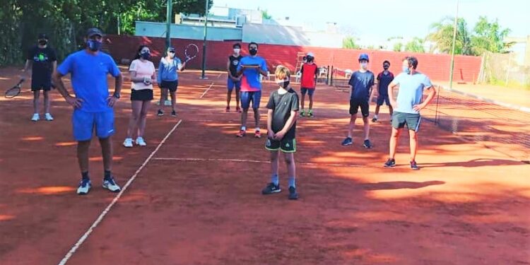 La Escuela Single Tenis funciona en Gonnet