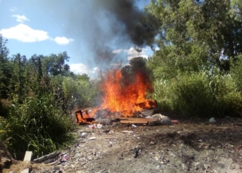 Denuncian quema de basurales en 40 y 154