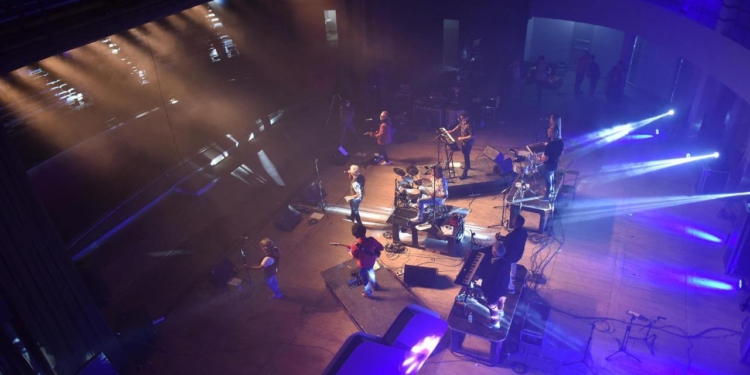 Revivió el Teatro del Lago con un show bien platense