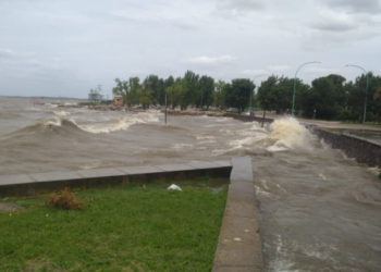 Alertan sobre crecida del río en la costa local