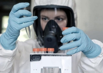 El Reino Unido aprobó el uso de la vacuna de Oxford/AstraZeneca que se produce en Argentina