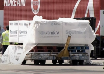 Llegó el vuelo con las vacunas Sputnik V y comienza el operativo de despliegue en todo el país