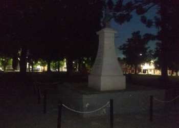La Plaza Iraola de Tolosa a oscuras