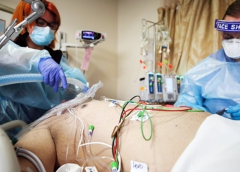 El coronavirus avanza y en Los Angeles escasean los ataúdes