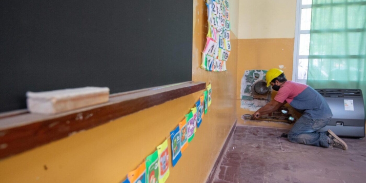 Las aulas se van preparando para lograr un inicio de clase presencial, aunque eso dependerá de varios factores