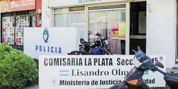 La comisaría 15ta de Lisandro Olmos, de la puerta se robaron un vehículos secuestrado