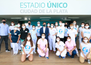 Kicillof visitó el operativo de vacunación en el Estadio «Maradona»