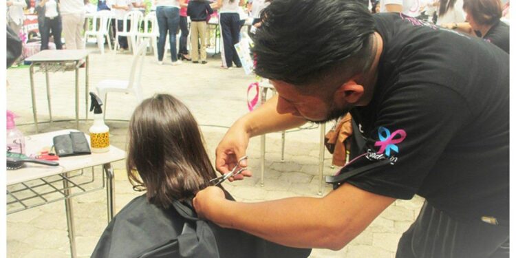 En algunas ciudades ya realizaron colectas de cabello para confeccionar pelucas oncológicas (LMCipoletti)