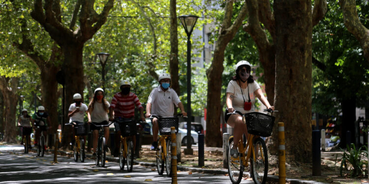 Entre las diversas alternativas que ofrecerá la ciudad este fin de semana, el sábado y el domingo continuará el programa de cicloturismo “Bicitando la Ciudad”