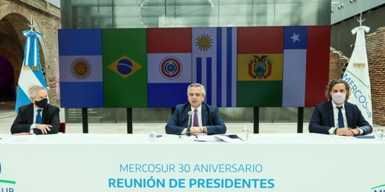 Fernández llamó a sus pares del Mercosur a "redoblar esfuerzos y profundizar la voluntad de caminar juntos" (Presidencia de la Nación)