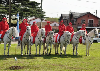 Fiesta de la Federación: homenaje del paso de Rosas por Monte