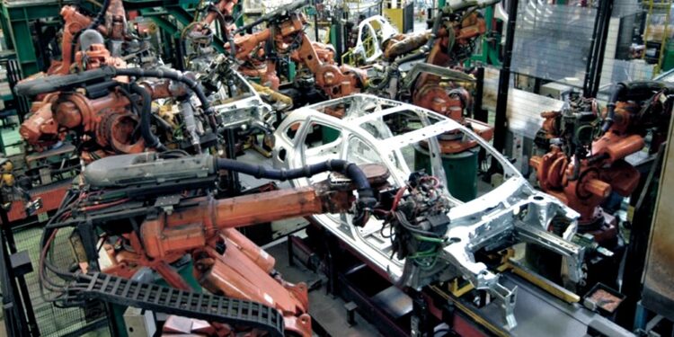 La producción automotriz más que se duplicó en marzo y la visita del presidente a la planta de Scania en Tucumán en noviembre pasado