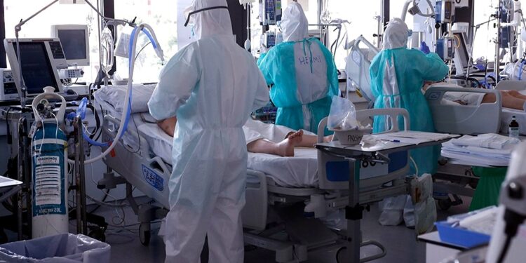 La ciudad de Buenos Aires tiene plena ocupación de camas de terapia intensiva en el sector privado y del 80% en los hospitales públicos