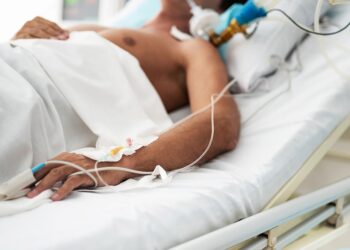 Covid en el AMBA: «A punto de tener que elegir a quién se le da cama»