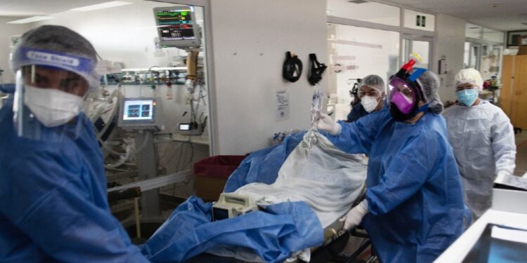 Salud informó que son 4.492 los internados en unidades de terapia intensiva