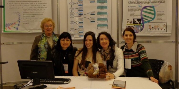 Lidia Arbeletche deVidal Rioja (izquierda) junto a su equipo (Foto gentileza investigadora)