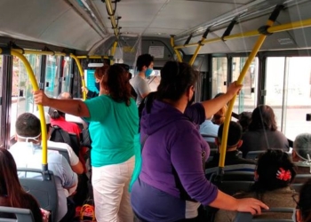Mientras sigue el «viva la pepa», crece la ola de muertes y contagios