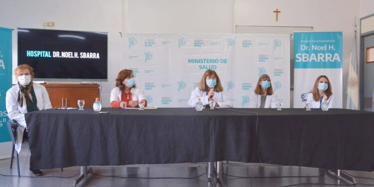 La conferencia de las cinco directoras de hospitales platenses durante la conferencia