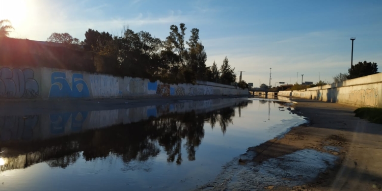 Agua podrida en el arroyo “El Gato” (video)