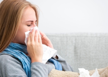 Agregaron la rinitis y la congestión nasal como síntomas sospechosos de coronavirus