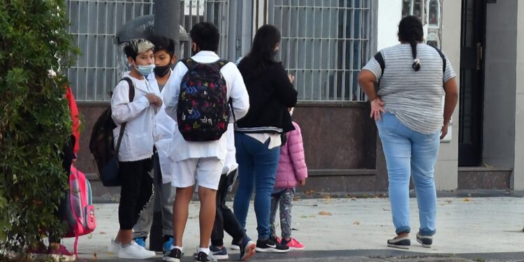 Con el regreso a las escuelas de más de tres millones de estudiantes en la provincia de Buenos Aires se normaliza la presencialidad