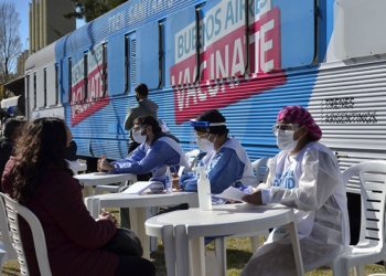 Antes de fin de mes comenzarían a vacunar a menores de 40 años