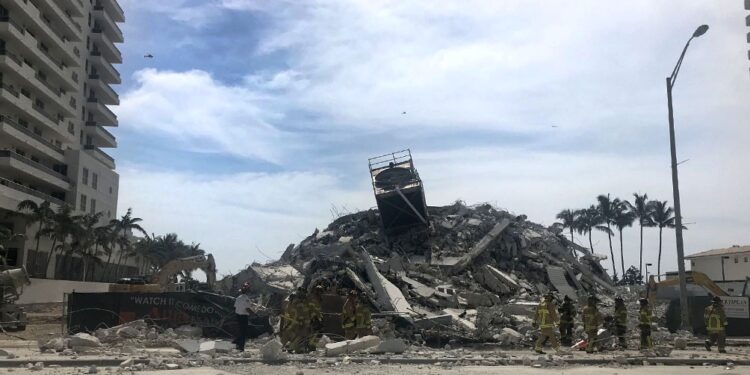 "No había nada que hiciera temer que el edificio colapsaría", sostuvo un argentino, propietario de dos departamentos (Télam)