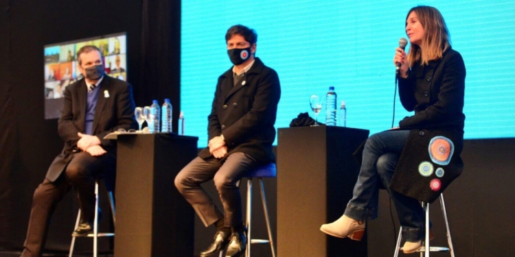 Tristan Bauer, Axel Kicillof y la directora ejecutiva de ANSES, Fernanda Raverta
