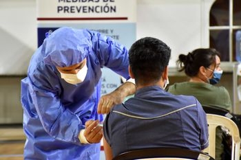 Se viene la combinación de vacunas en Argentina