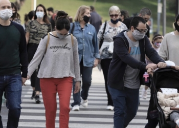 Los contagios cayeron por novena semana consecutiva en la Provincia