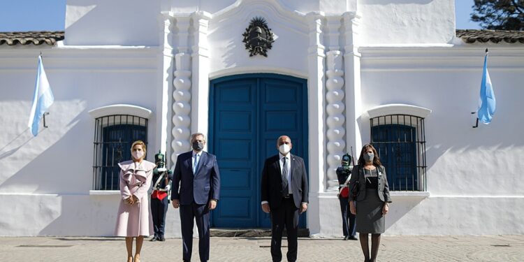 El presidente Alberto Fernández encabezaba este mediodía en la casa histórica de Tucumán el acto central (foto Presidencia de la Nación)