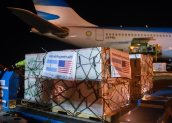 Llegaron 3.500.000 vacunas de Moderna donadas por los Estados Unidos