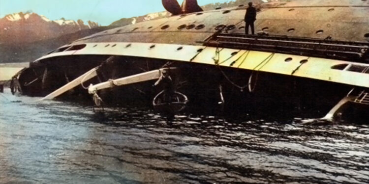 Una de las últimas imágenes del naufragio del Monte Cervantes (colección Roberto Abrodos)