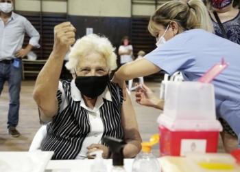 Las vacunas comienzan a ganar la pulseada al Covid en la Provincia