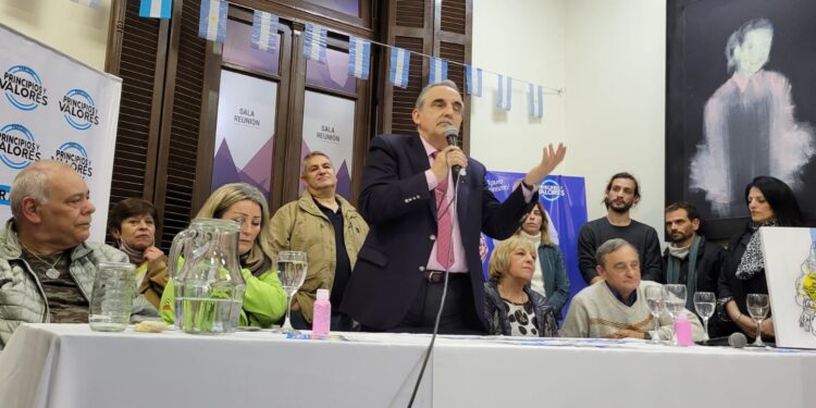 Moreno brinda su discurso en el Sindicato de Gráficos de La Plata