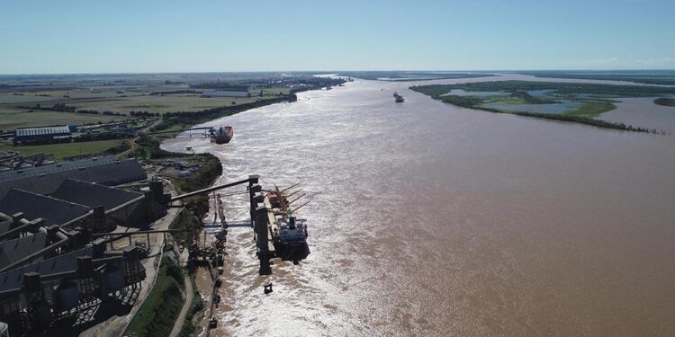 La Administración General de Puertos (AGP) estará a cargo de controlar y gestionar durante los próximos 12 meses la vía navegable más importante de la Argentina, que atraviesa siete provincias