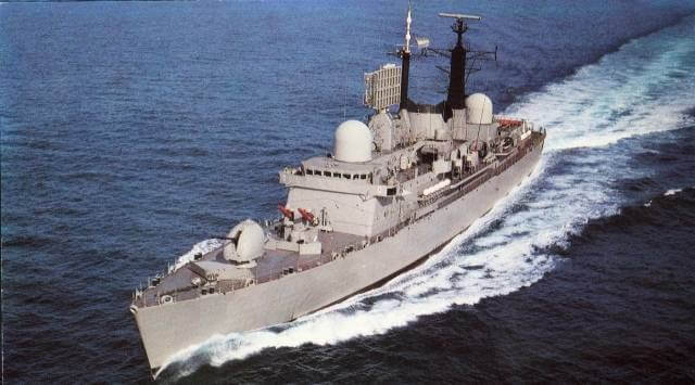 Destructor ARA Santísima Trinidad, primero en llegar a las Islas Malvinas el 2 de abril de 1982. Se construyó en el Astillero Río Santiago de Ensenada (Defensa.com)