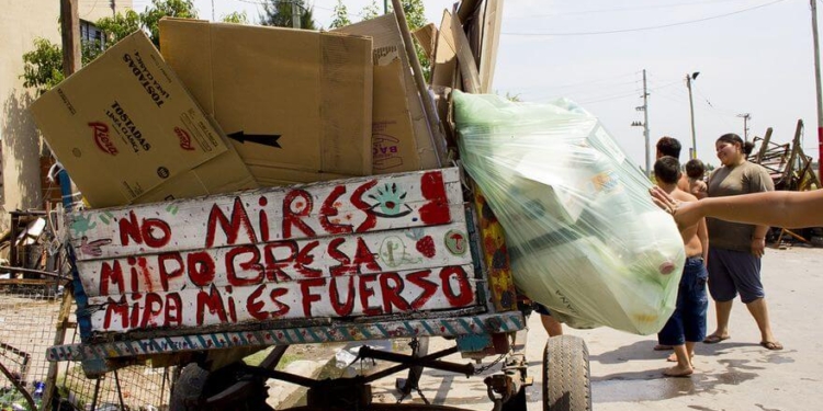 La derecha hundió al país y el domingo sacó los mismos votos que en 2019, incluso un poco menos. Pero el Frente de Todos perdió millones de voluntades. El mayor abstencionismo se dio entre las clases populares. ¿Falta peronismo en el Gobierno nacional? ¿Cómo es posible que nadie tuviese idea de esa realidad? ¿Hay una crisis de representatividad? La esencia peronista vs. el progresismo (Actualidad RT)
