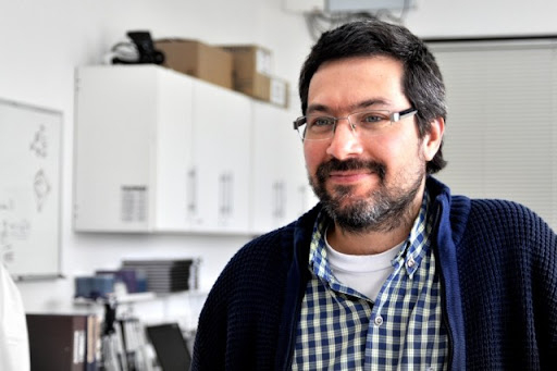 El Dr Omar Azzaroni, integrante del equipo de investigación del nuevo test para detectar el covid-19