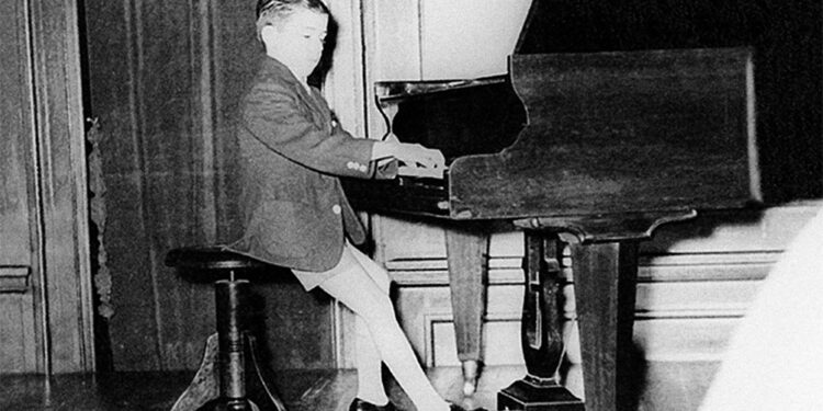 El jovencísimo pianista Carlos Alberto García Moreno