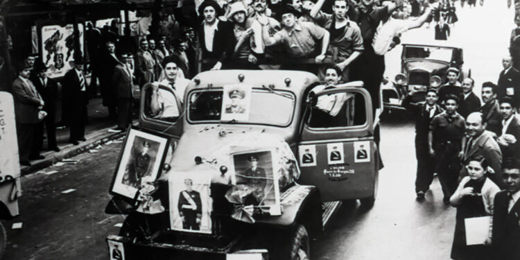 El pueblo lleno de algarabía con la llegada del general Perón a la presidencia, luego del 17 de octubre histórico