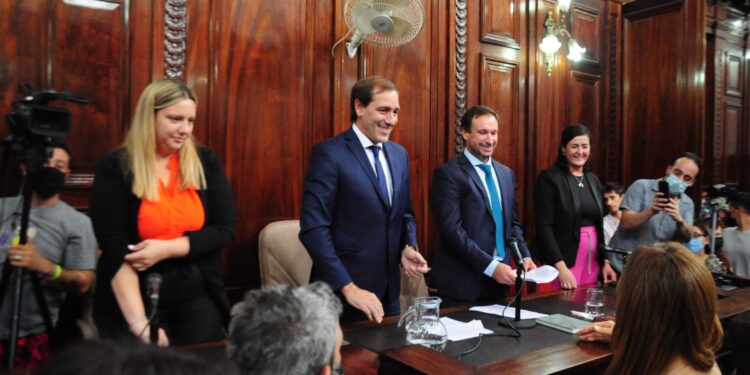 El intendente Julio Garro presidió la ceremonia de asunción de los nuevos concejales en La Plata