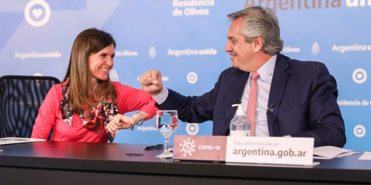 Fernanda Raverta y Alberto Fernández
