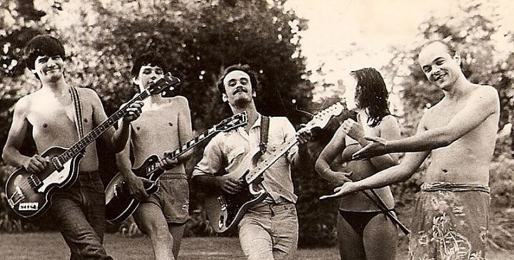 Formación original de Sumo (1981). De izquierda a derecha: Alejandro Sokol, Ricardo Curtet, Germán Daffunchio, Stephanie Nuttall y Luca Prodan