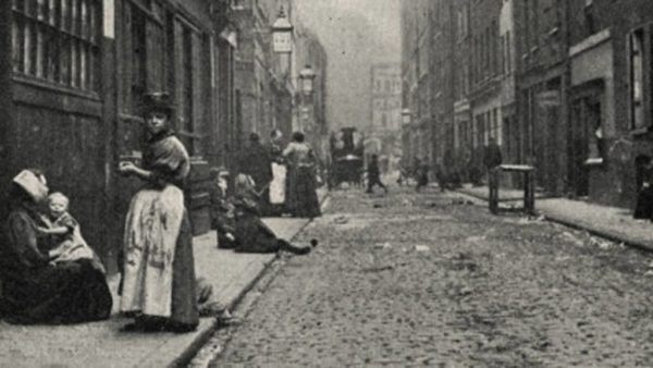 El historiador británico Charles Townshend sostiene  que las ideas minarquistas predominaron en la Inglaterra de la Era Victoriana, es decir, entre 1837 y 1901 (crédito imagen: SobreHistoria.com)