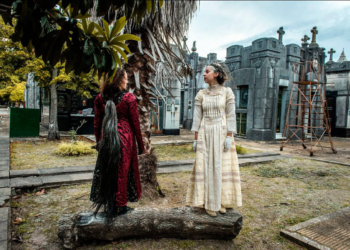 teatro en pleno Cementerio