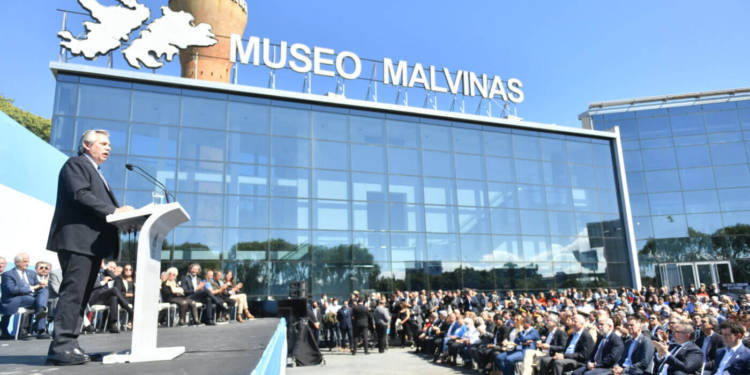 Las Malvinas fueron son y serán argentinas