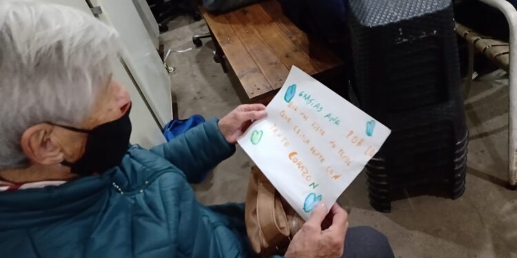 Ana recibió una carta de agredecimiento de parte de los chicos del merendero