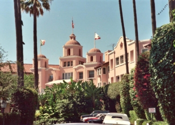 Hotel California: la tenebrosa letra de uno de los mejores temas de la historia
