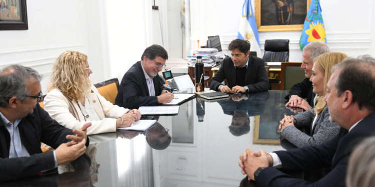 Amplían jornada en cientos de escuelas
